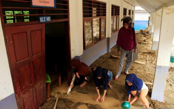 Dua Sekolah Diliburkan Pascabanjir Bandang Mamuju